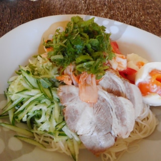 チャーシューとキムチの冷麺